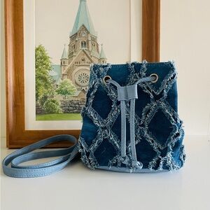 Chic & Unique: Exquisite Denim Mini Bag”